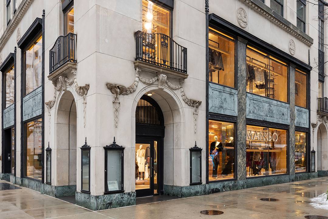 Tienda de Mango en la avenida Michigan de Chicago, Illinois (Estados Unidos).