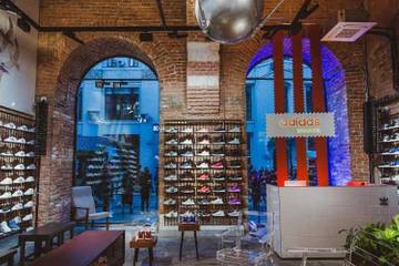 adidas Originals выпустил кроссовки Moskva и St. Petersburg