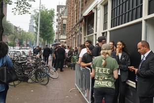 Foto’s: zo druk was het bij de pop-up store van Kanye West