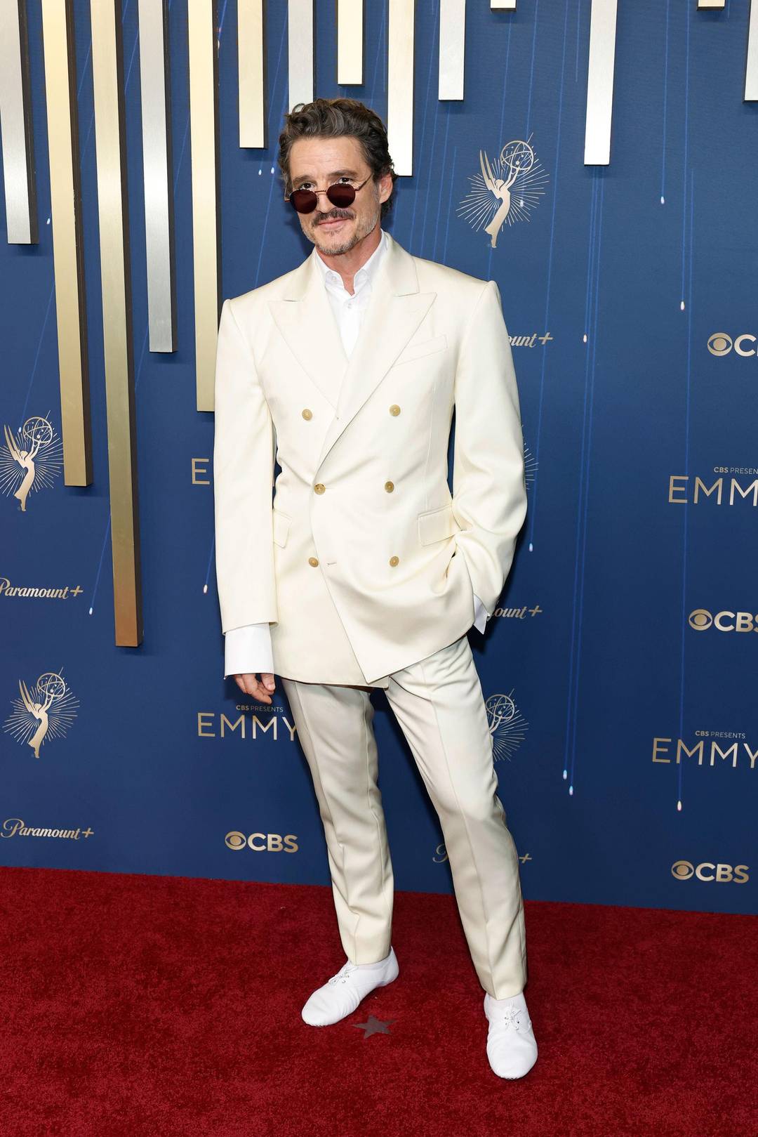 Pedro Pascal agli Emmy Awards 2025 con un look Celine.