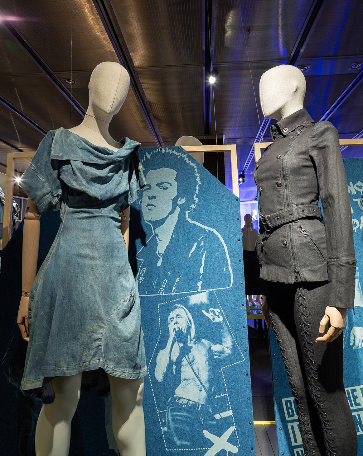 Vista de la exposición temporal “Jeans, de la calle al Ritz”, en el Museo del Traje de Madrid hasta el 17 de marzo de 2023.