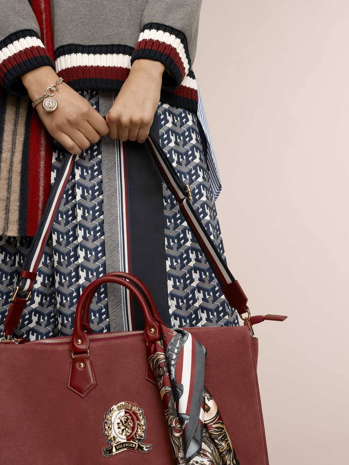 En images : le vestiaire américain célébré dans la collection hivernale de Tommy Hilfiger