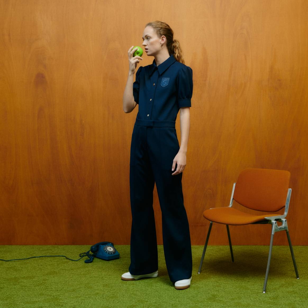 Ein marineblauer Overall von Goop x Lacoste. Foto: Lacoste