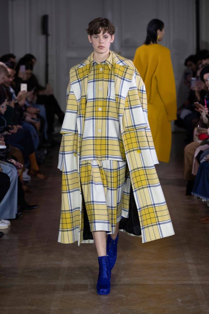 Christian Wijnants AW19 introduceert nostalgisch kleurenspel en virtuoze tailoring