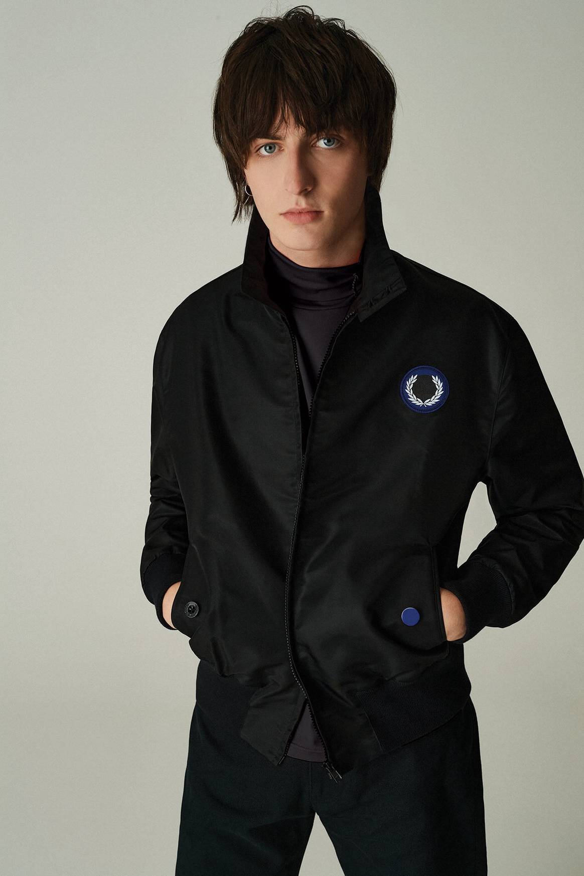 Raf Simons celebra las subculturas londinenses con una nueva colección cápsula para Fred Perry