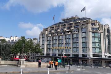 Louis Vuitton : requête contre la terrasse valise publicitaire installée à La Samaritaine rejetée