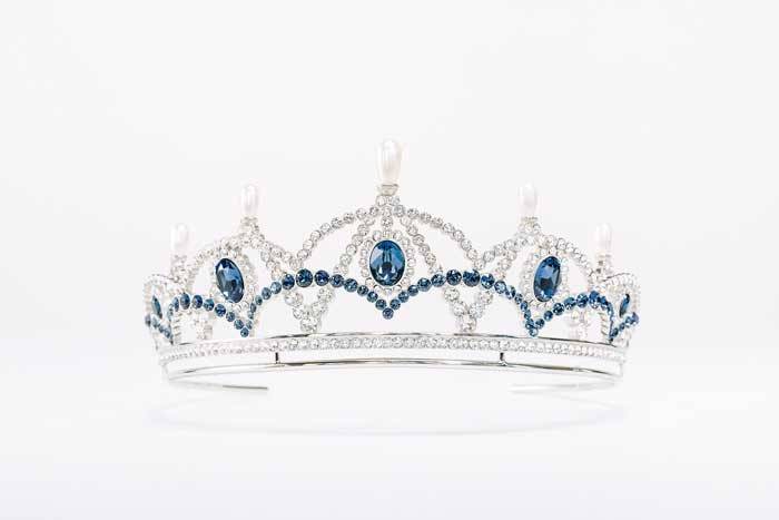 Karl Lagerfeld designs tiara with Swarovski