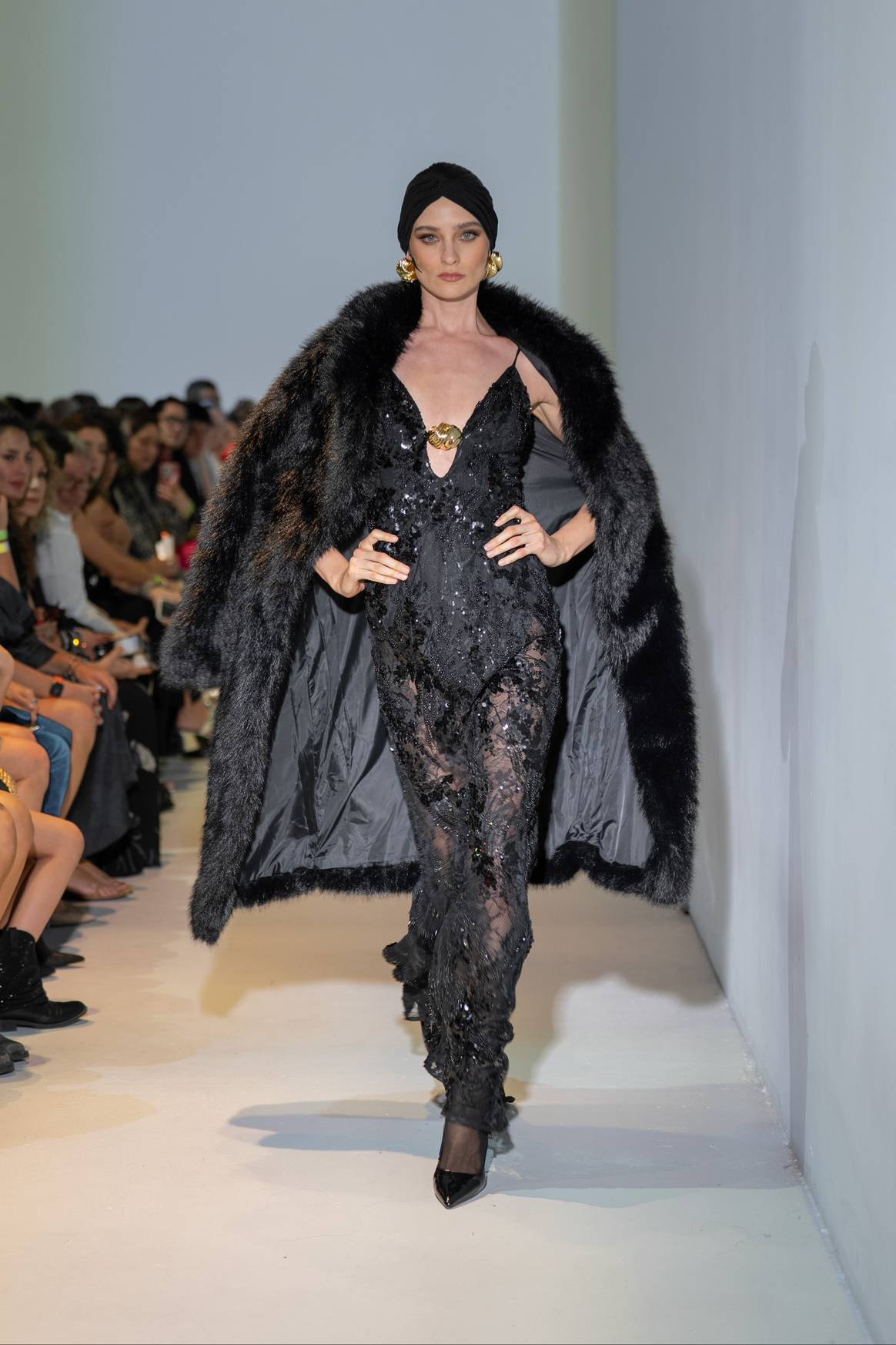 No faltaron los looks de impacto.