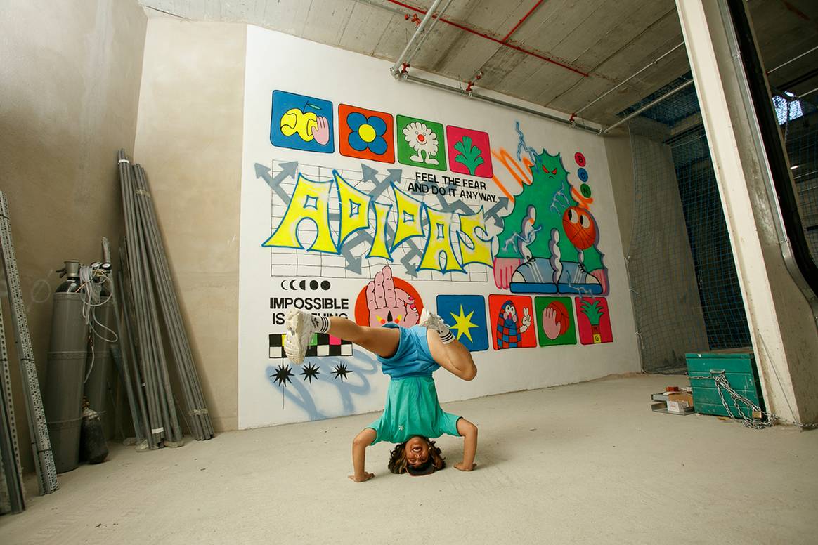 Photo Credits: Mural “oculto” de Mujer Gitana en la nueva flagship store de Adidas en Barcelona.