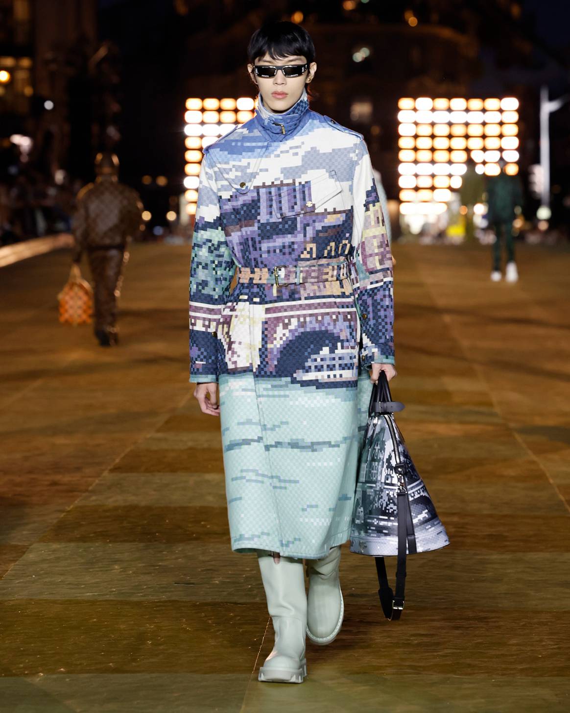 Het debuut van Pharrell Williams voor Louis Vuitton. Beelden via Louis Vuitton