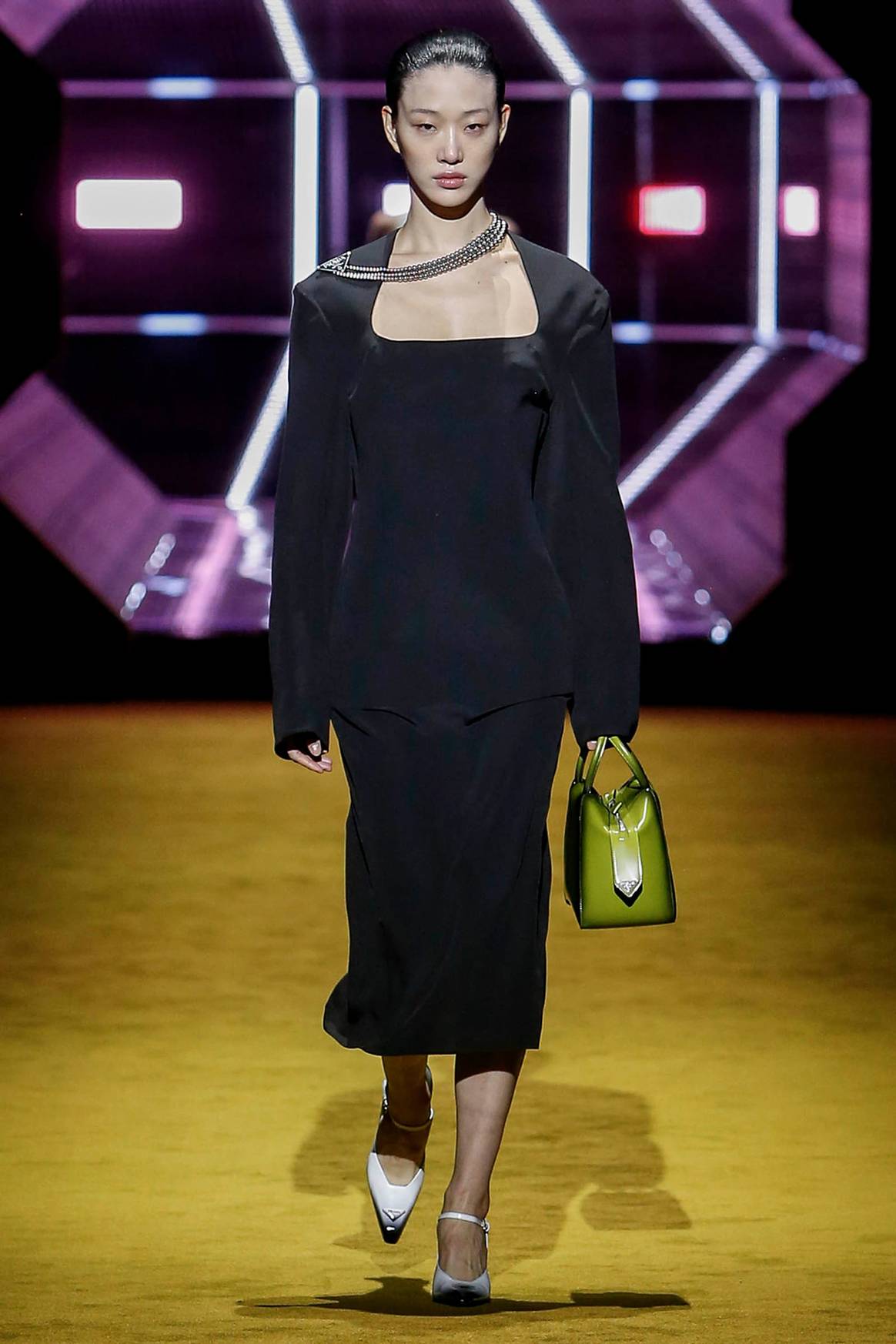 Photo Credits: Prada, colección para mujer para la temporada Otoño/Invierno FW 2022 Womesnwear. Prada, página oficial.