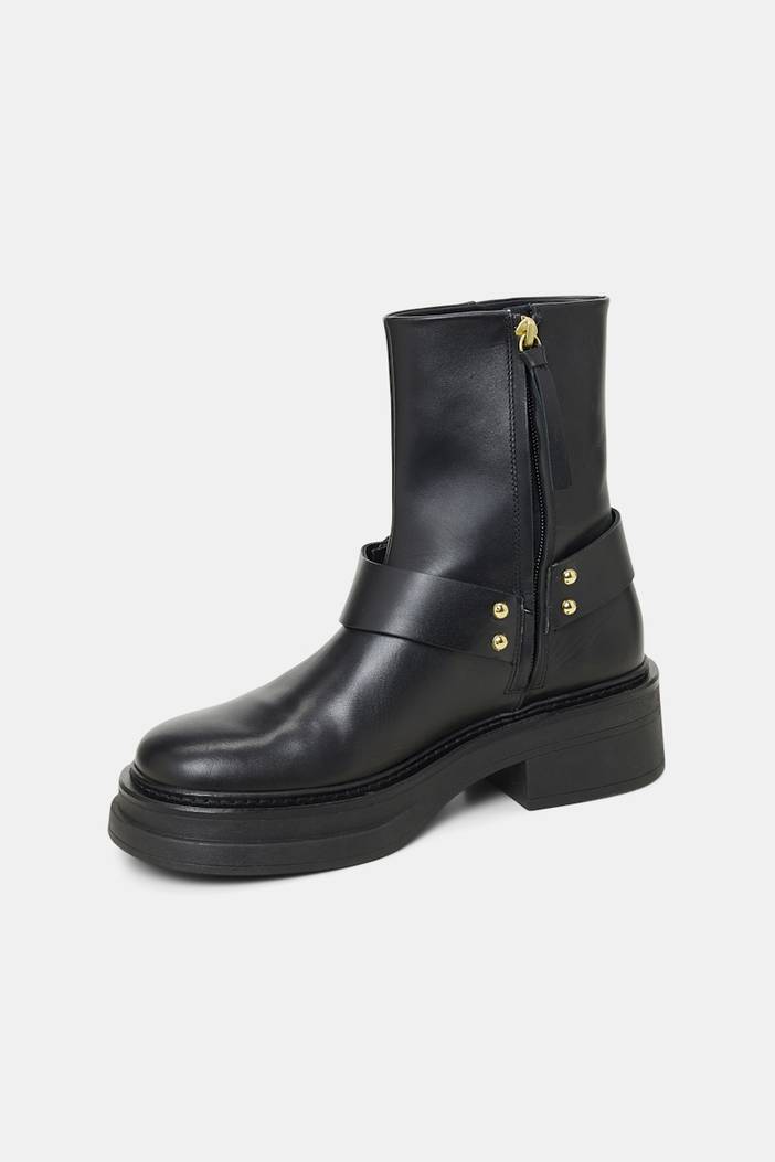Short biker boots with twisted D-ring detail | dorothee schumacher