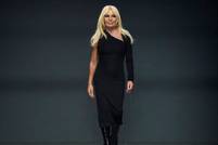 Versace: Donatella doet stap terug als creatief directeur, Dario Vitale benoemd tot CCO