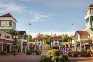 Открылся аутлет Novaya Riga Outlet Village - фото