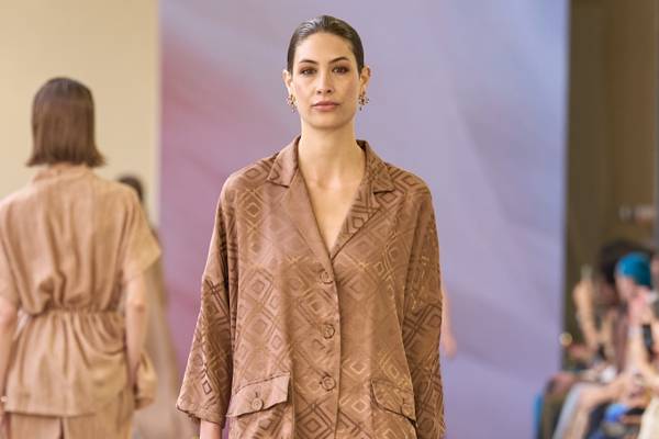Martino Midali punta su nuance metalliche per un look contemporaneo