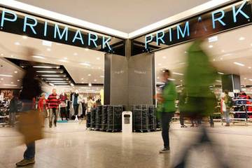 Primark an Karstadtfilialen in Hamburg und Stuttgart interessiert