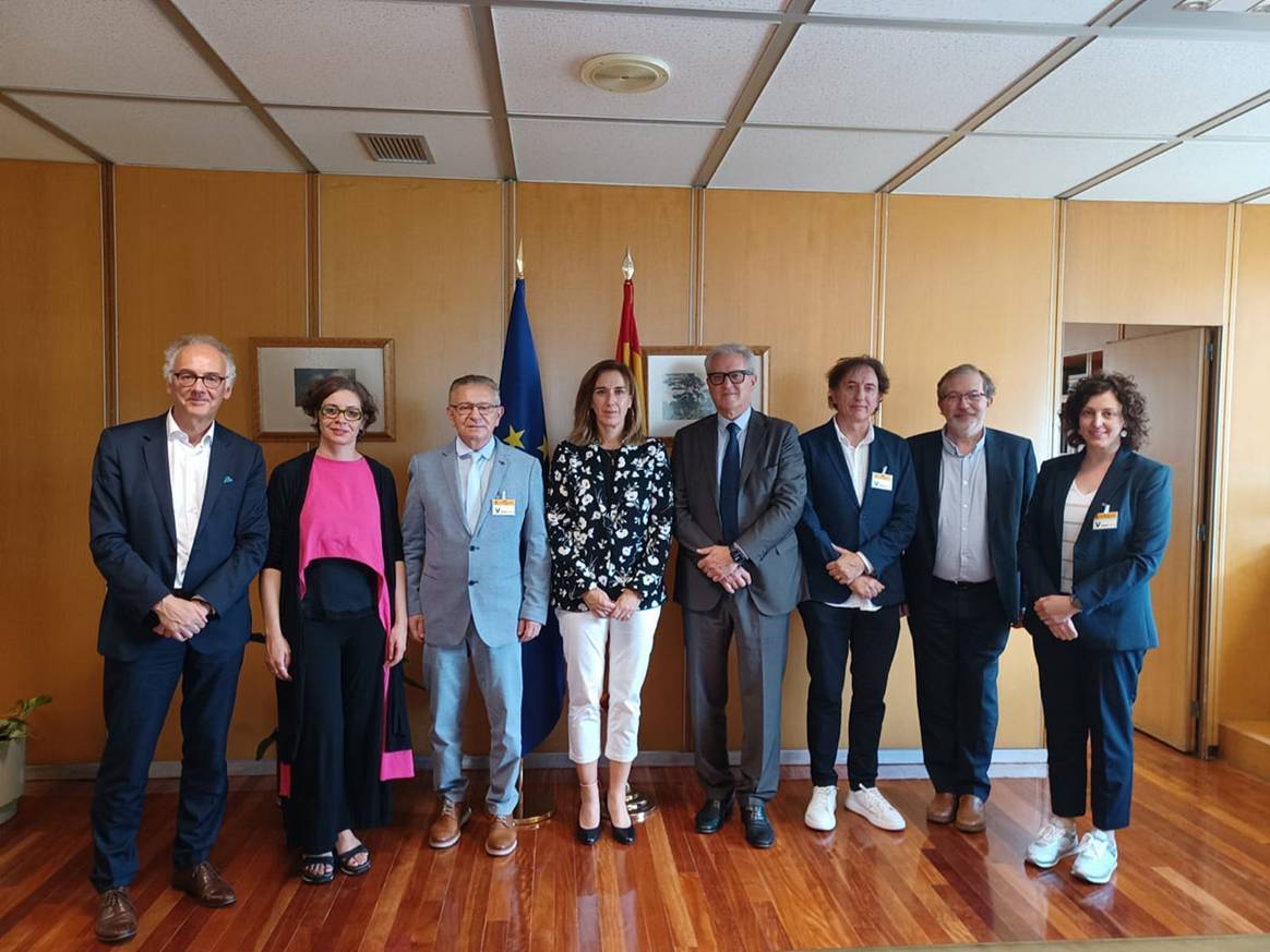 Créditos: Reunión de trabajo entre los representantes del Gobierno de España y los de las asociaciones empresariales del textil Euratex y CIE. Consejo Intertextil Español, fotografía de cortesía.