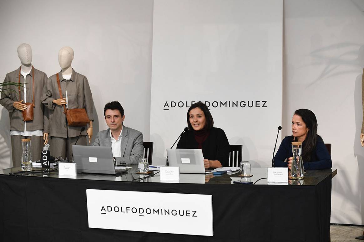 Photo Credits: Presentación de los resultados anuales de Adolfo Domínguez, con Antonio Puente, consejero delegado; Adriana Dominguez, presidenta ejecutiva; y Victoria Perez, directora corporativa financiera.