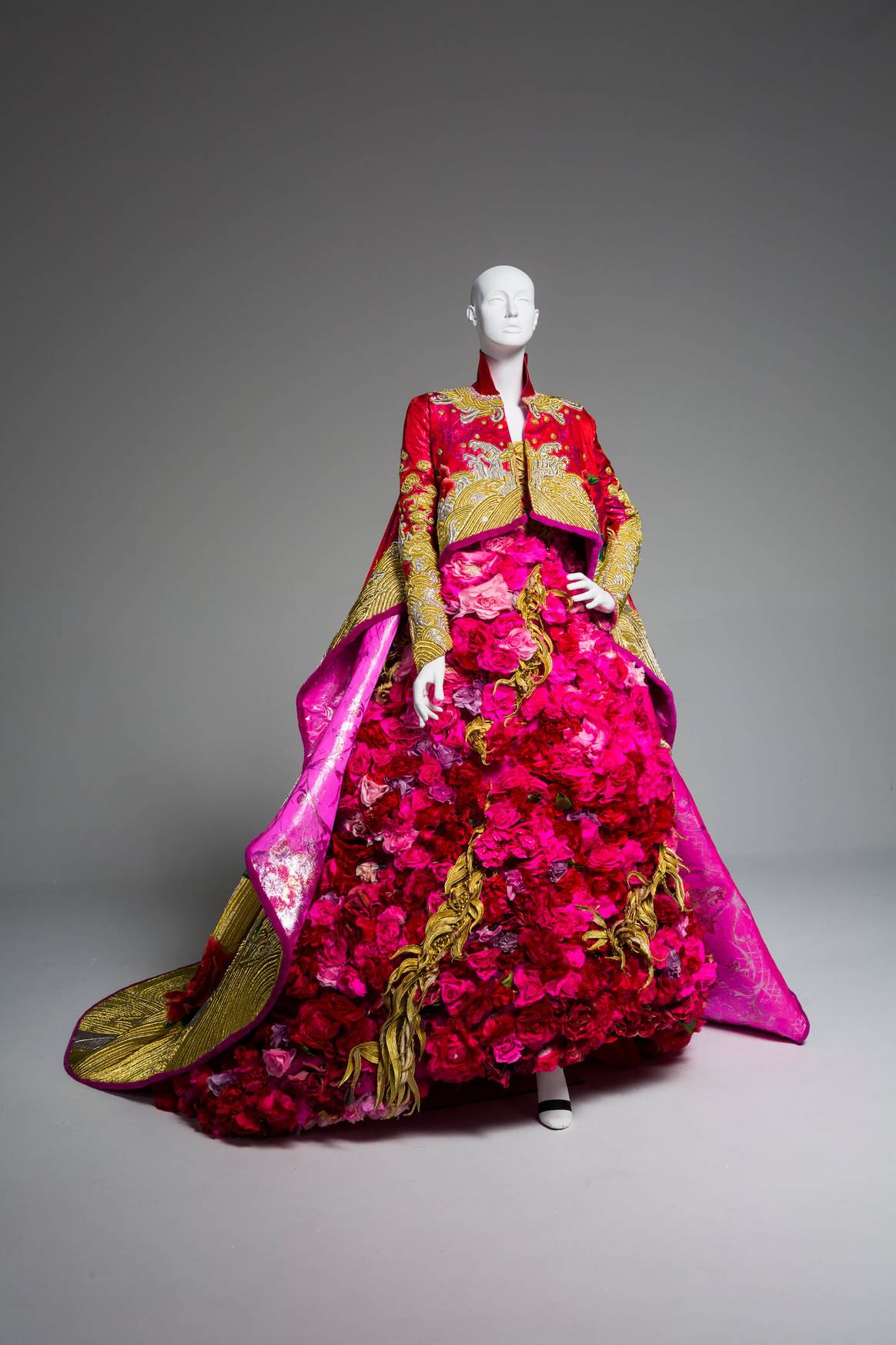 Guo PEI (née en 1967). Collection Legend of the Dragon, Couture Collection 2012.