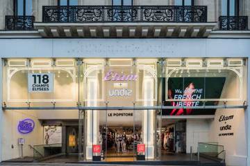 En images : le Popstore du groupe Etam sur les Champs-Élysées