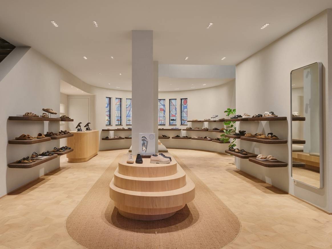 Das Interieur des Birkenstock-Stores in Den Haag
