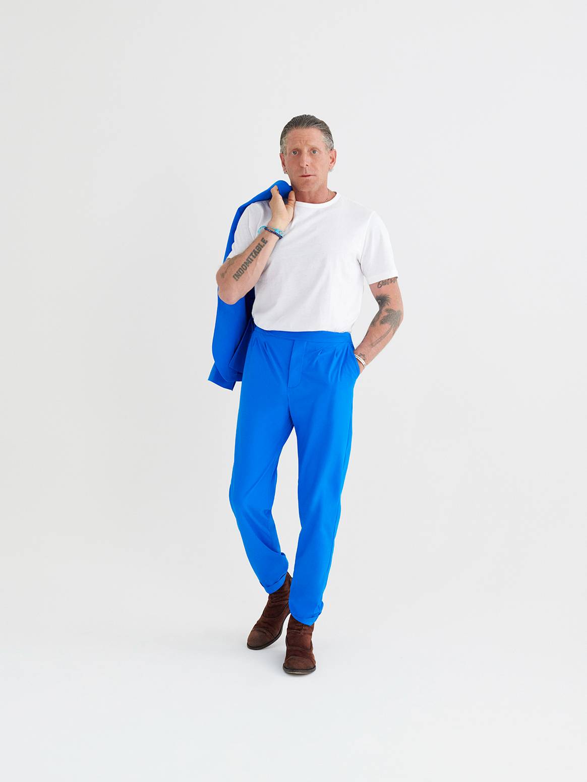 Imagen de campaña protagonizada por Lapo Elkann con el diseño de traje desarrollado en colaboración entre Ecoalf y el empresario italiano.