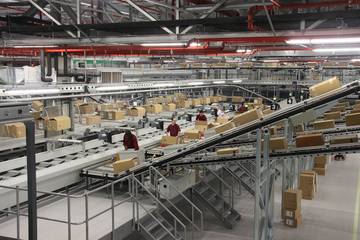 Inditex empieza a cobrar 1,95 euros por las devoluciones a domicilio en España