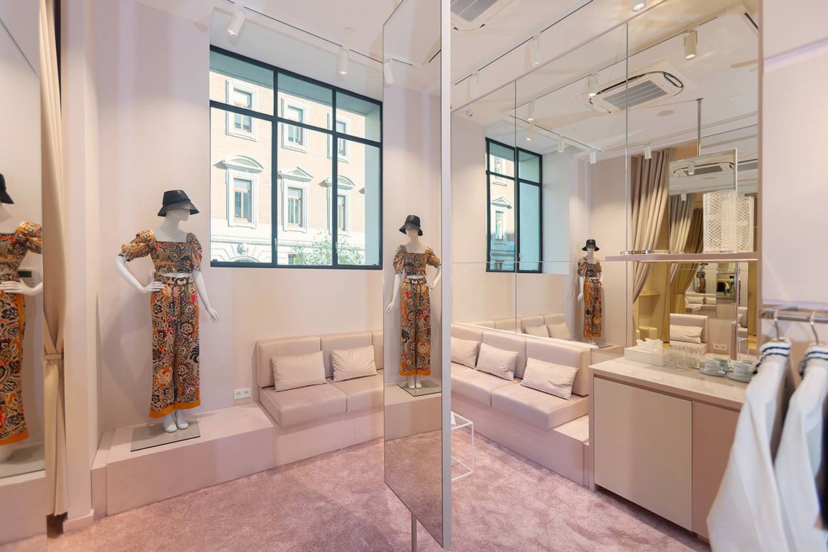 Tienda de Marc Cain en el interior de la Galería Canalejas de Madrid (España).