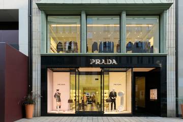 Prada and EssilorLuxottica renew eyewear licensing agreement