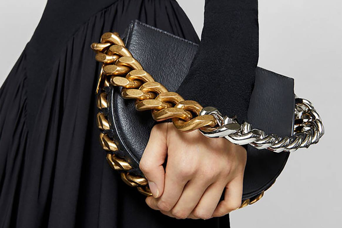 Photo Credits: Modelo de bolso Frayme Mylo de Stella McCartney hecho de micelios.