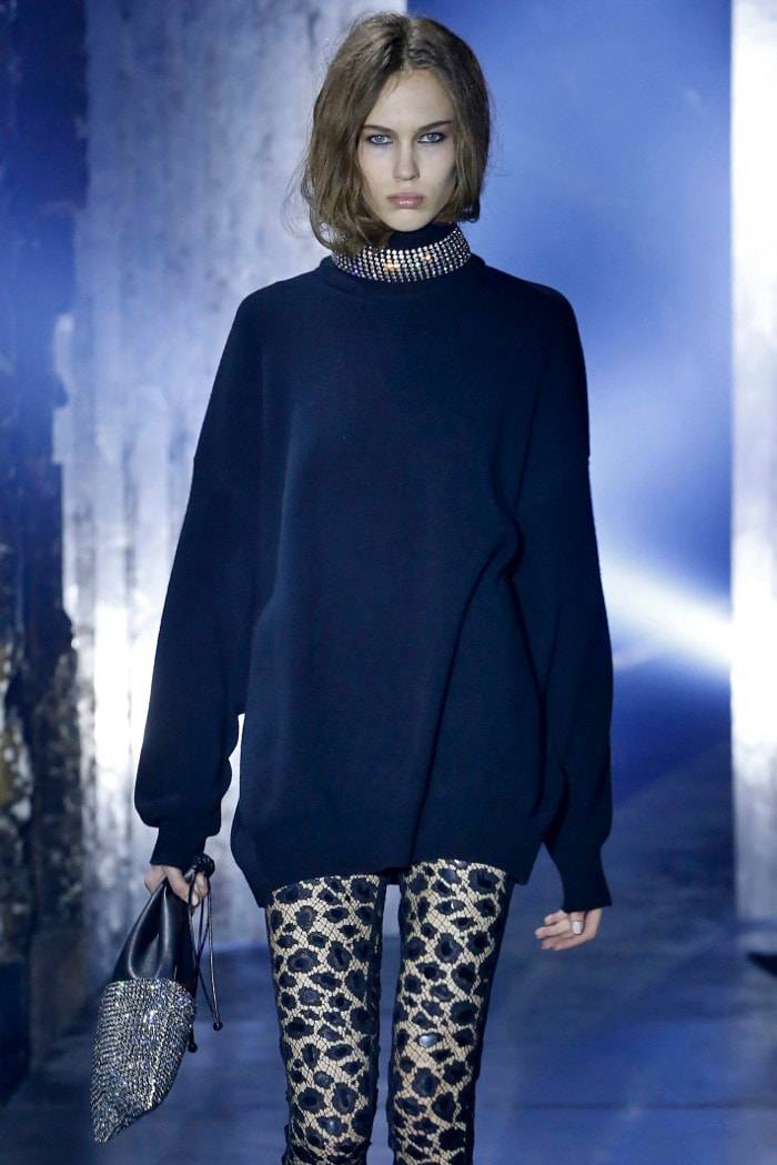 Alexander Wang apuesta al gótico urbano en destartalado cine de NYC