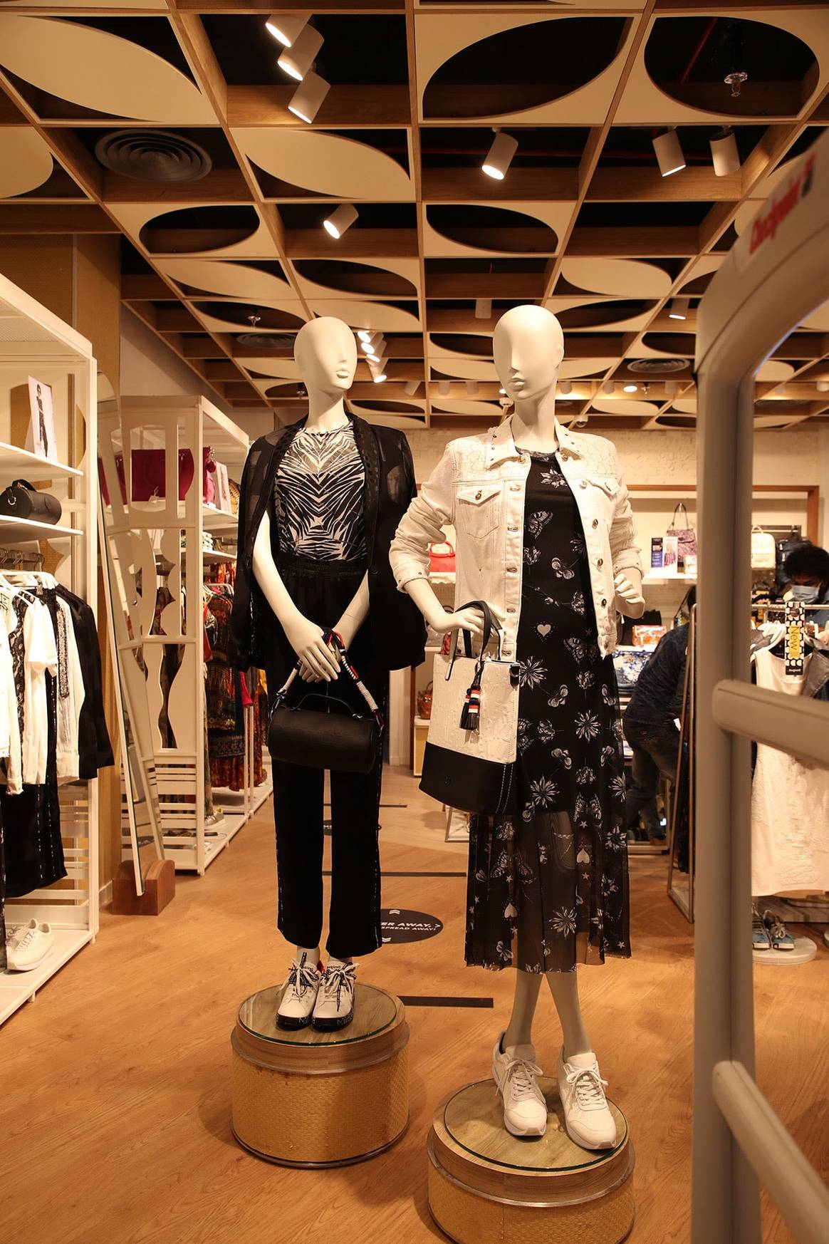 Desigual desembarca en la India con dos tiendas en Nueva Delhi