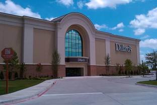 Dillard's Q1 retail comparable sales drop by 4 percent