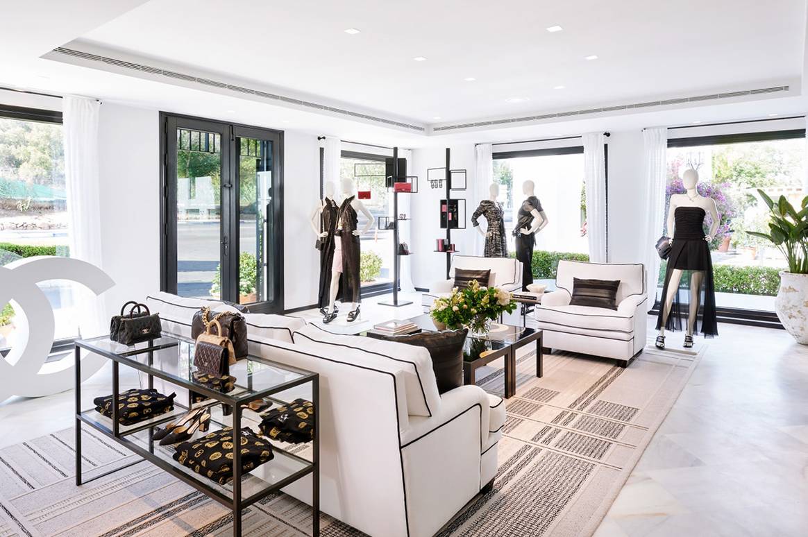 Photo Credits: Chanel, boutique efímera en el Hotel Marbella Club de Marbella, España.