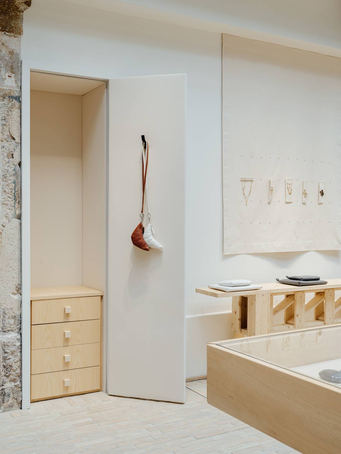 Boutique Lemaire, rue Elzévir. Photo : CHRISTOPHE COËNON