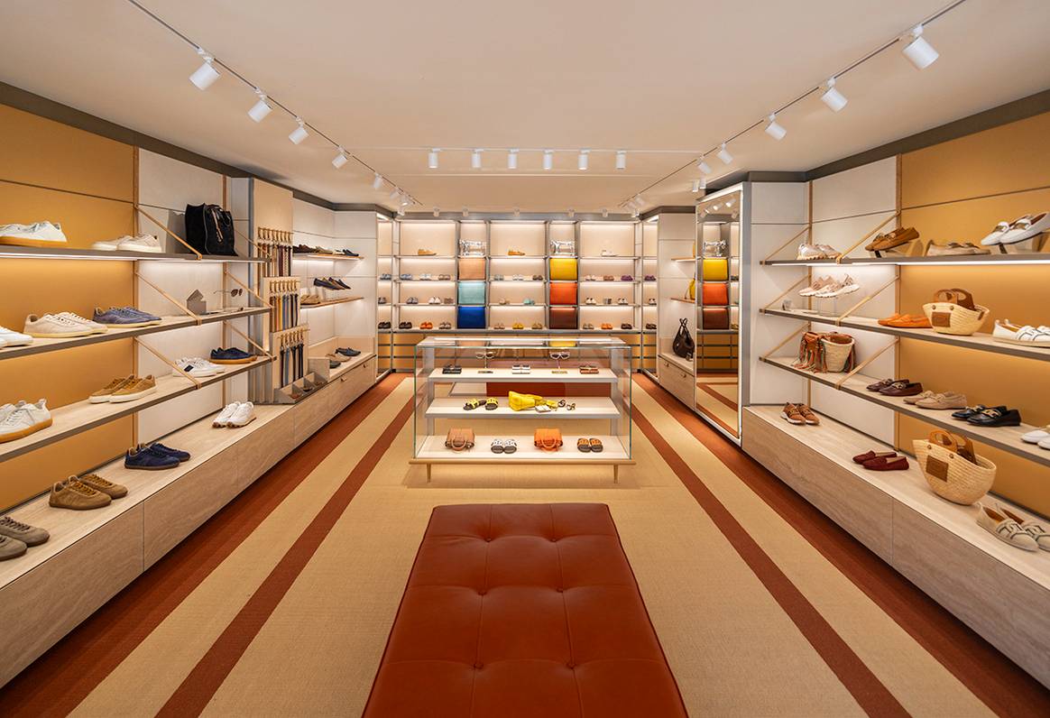 Interior de la nueva tienda de Tod’s en Saint-Tropez.