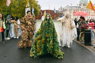 UAL students host ‘Carnival of Crisis’ as response to COP26