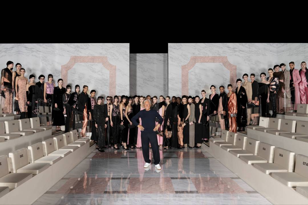Giorgio Armani mit Models, Modenschau Damen Herbst/Winter 24, Ph Sgp