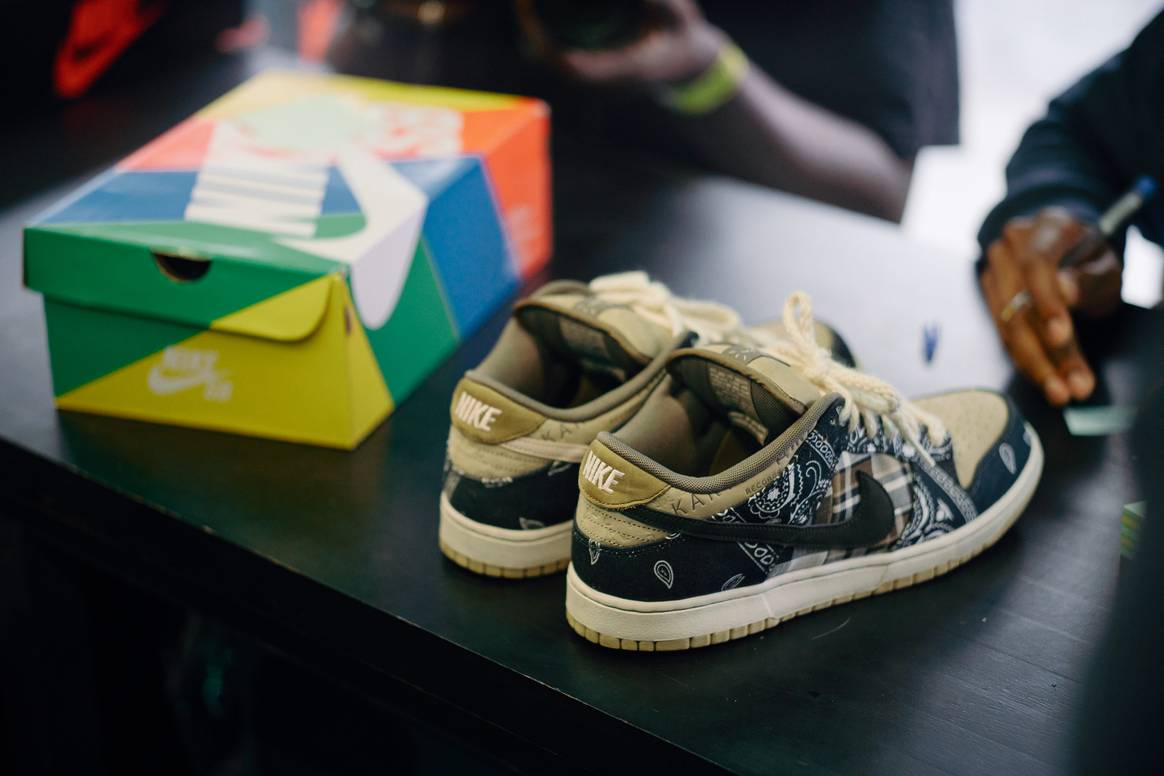 Sneakers being appraised Ph. eBay
