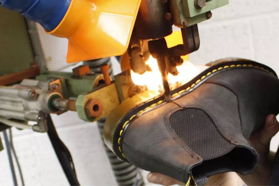 Servizio di riparazione Dr. Martens