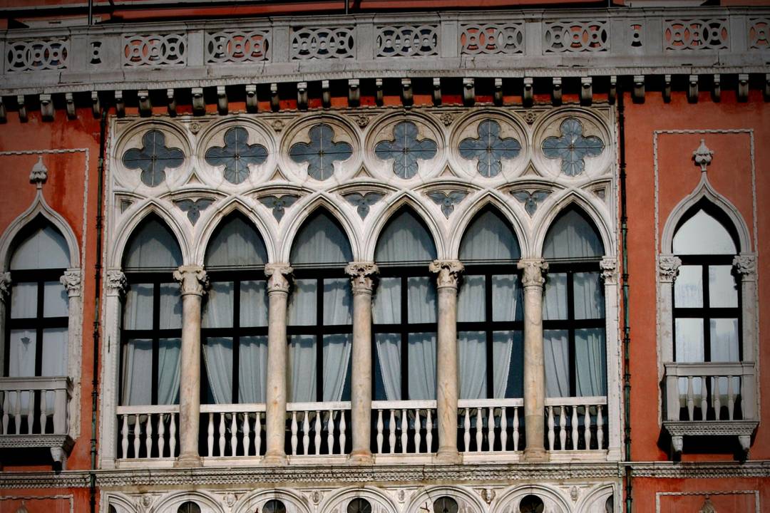 Dettaglio della facciata di Palazzo Pisani Moretta