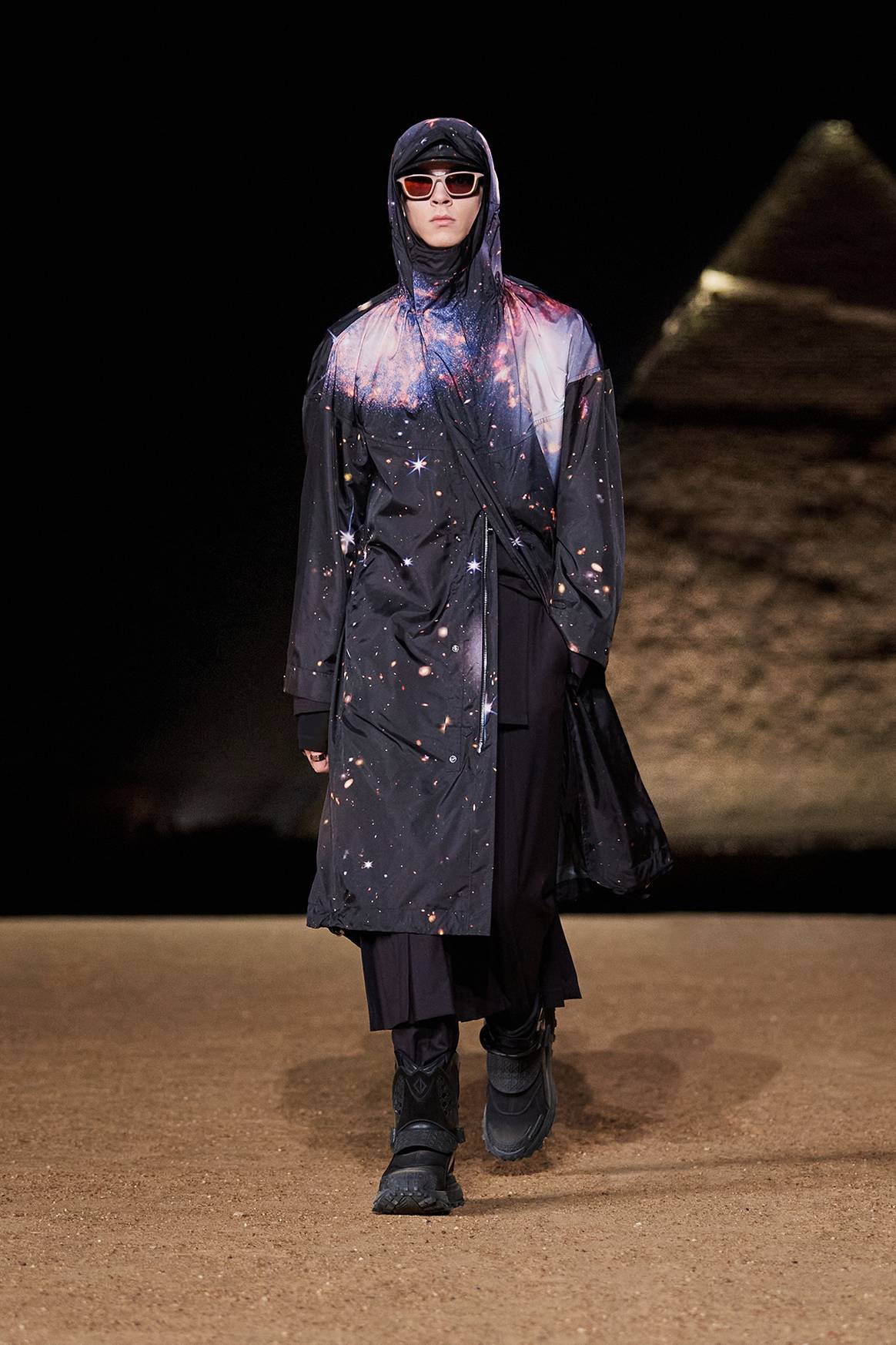 Photo Credits: Desfile de presentación en Egipto de la colección de hombre de Dior para la temporada de Otoño de 2023. Fotografía de cortesía.