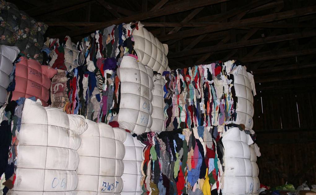 Recycling bursting at the seams: Used clothing industry is buried in ...