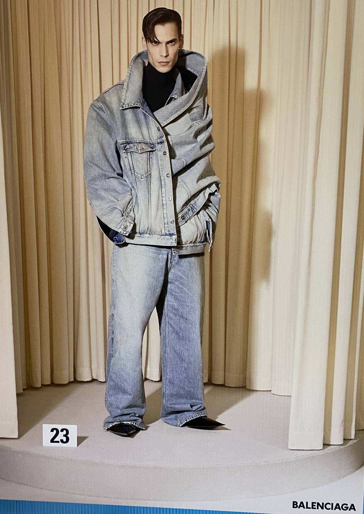 Foto von der Trend Area in der Bluezone: Oversized Silhouetten bei Balenciaga