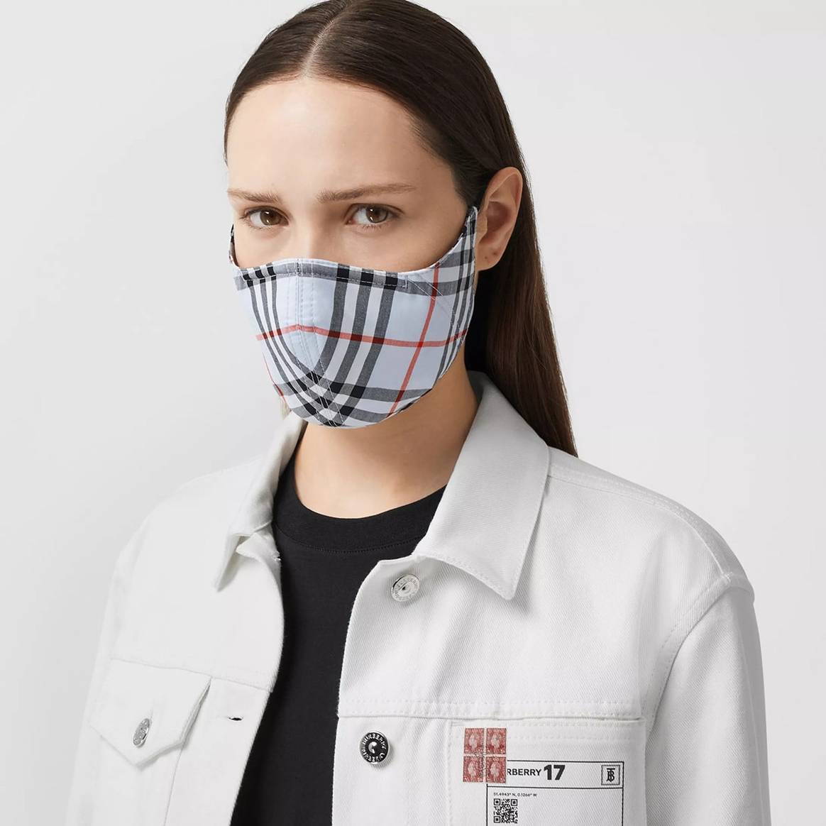 Mascarillas a partir de retales: Burberry lanza una colección sostenible y solidaria