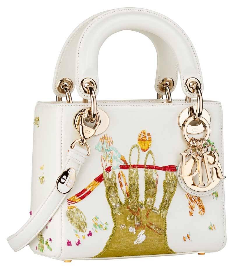 In Beeld: kunstenaars ontwerpen eigen tas voor Dior Lady Art #2