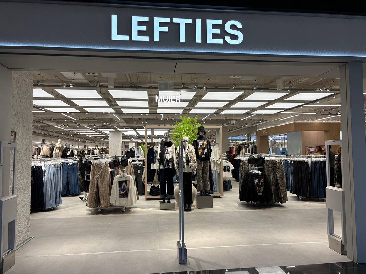 Tienda de Lefties en el centro comercial N4 de Écija, Sevilla (España).