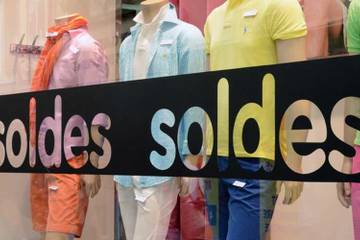 Pour la Fédération Française du Prêt à Porter Féminin : "la durée des soldes tue le commerce"