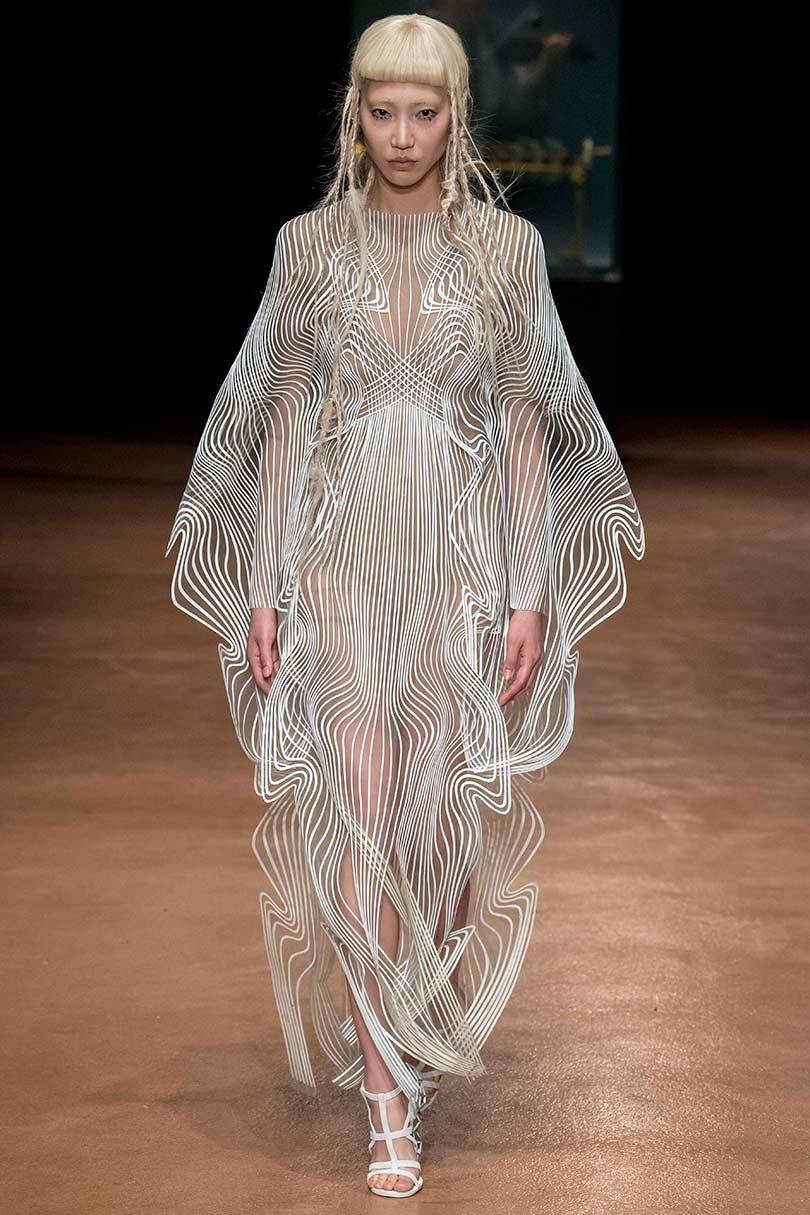 Kijken: Iris van Herpen showt op de Parijse coutureweek