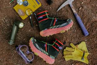 Hoka: Sportschuh mit Upcycling-Designerin Nicole McLaughlin